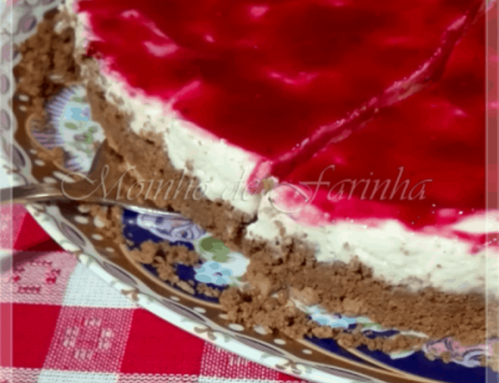 Cheesecake de forno com frutos vermelhos