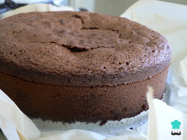 Bolo de chocolate com farinha de arroz: receita fit sem glúten