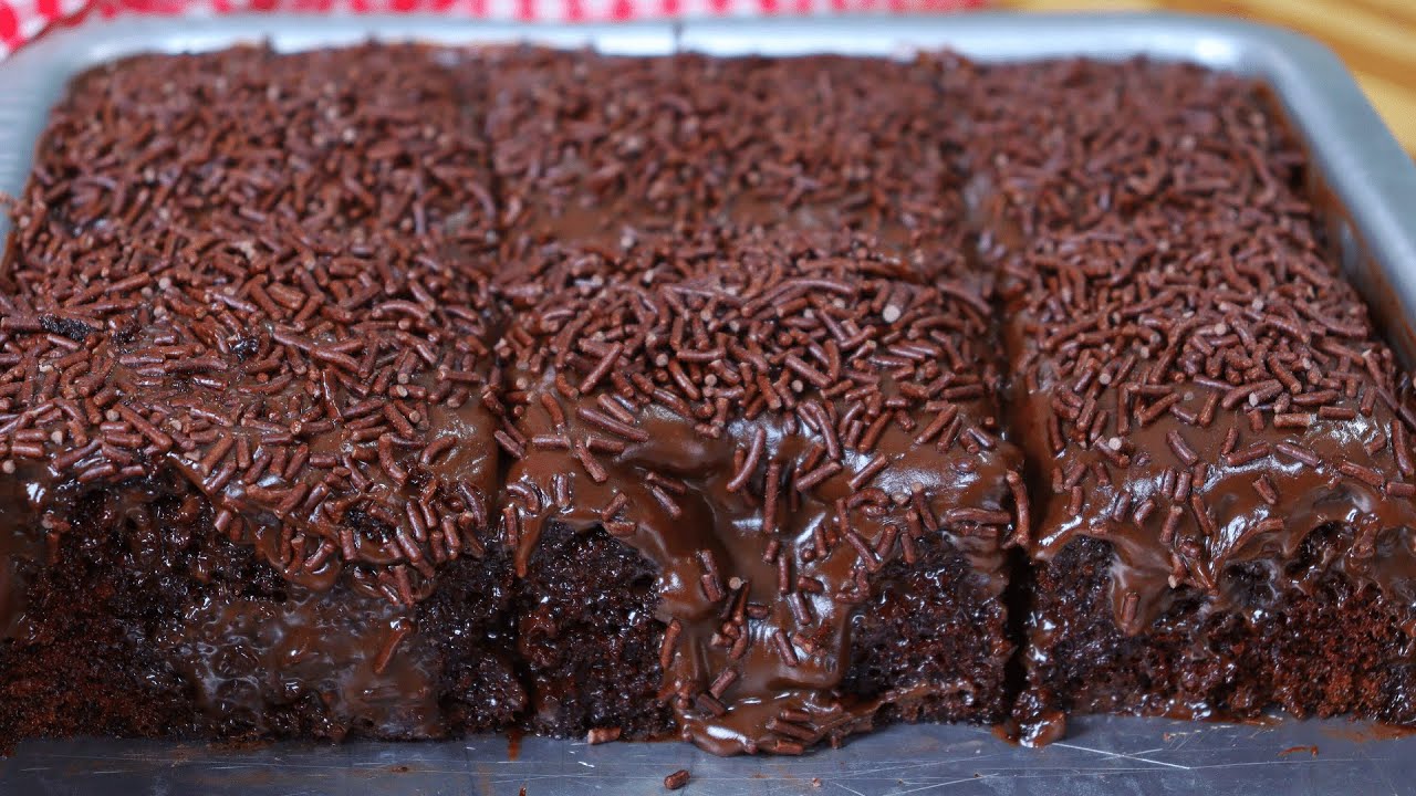 bolo de chocolate fácil e húmido por dentro para fazer num instante em casa